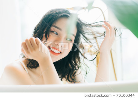 Woman in bath Woman in bath 70100344