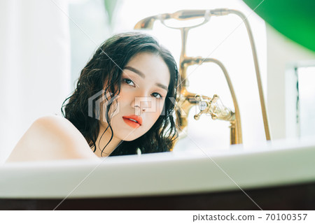 Woman in bath Woman in bath 70100357