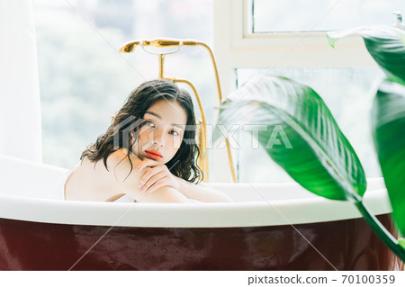 Woman in bath Woman in bath 70100359
