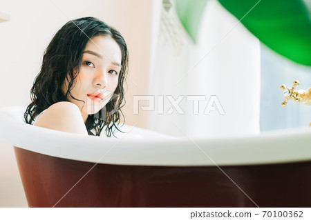 Woman in bath Woman in bath 70100362