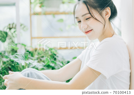 Beautiful woman portrait Beautiful woman portrait 70100413