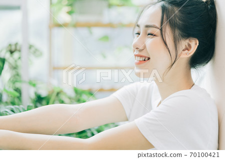 Beautiful woman portrait Beautiful woman portrait 70100421