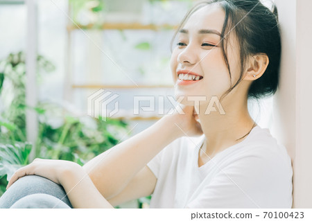 Beautiful woman portrait Beautiful woman portrait 70100423