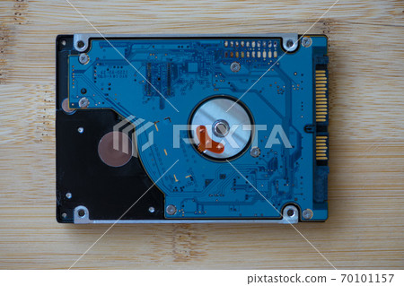 Top view of a hard disk drive Top view of a hard disk drive 70101157
