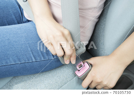 係好安全帶的女人 係好安全帶的女人 70105730