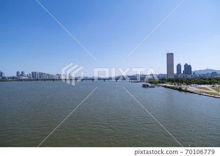 Yeouido, Yeongdeungpo-gu, Seoul Yeouido, Yeongdeungpo-gu, Seoul 70106779