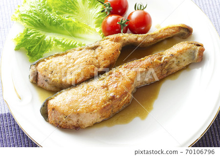 Salmon Meuniere 17 70106796