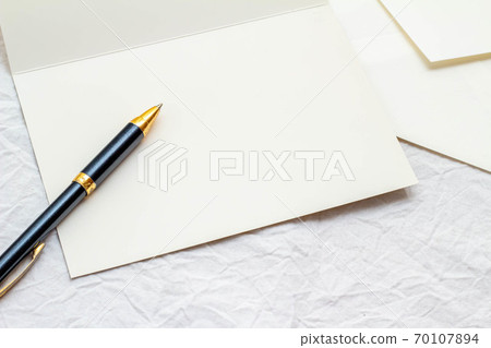 寫信紙，卡片和信封信的形象 70107894