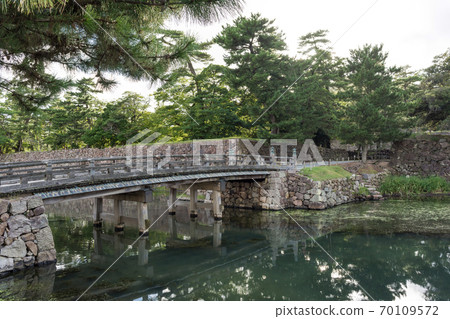 國寶松江城的ori川，秋at，具有日本氣息的北宗門橋 70109572