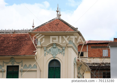 Old local vintage building of the heritage colonial architecture in Phnom Penh, Cambodia. 70113280