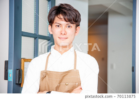 男網吧店員 男網吧店員 70113875