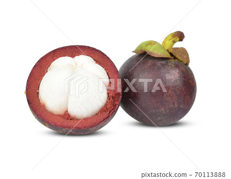 Mangosteen and slice mangosteen isoolated on white background 70113888