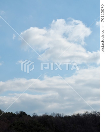 Blue sky, clouds and mountains 70115070