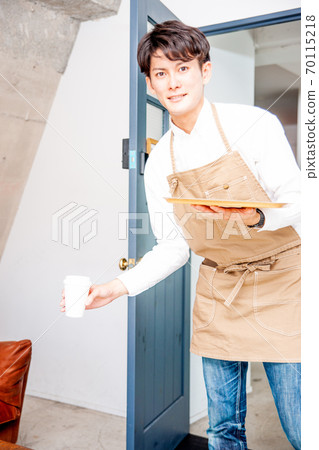 男網吧店員 70115218