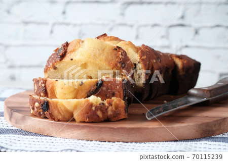 Close up of bakery cake on chopping board . 70115239
