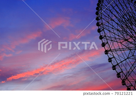 Sunset and Ferris Wheel 70121221
