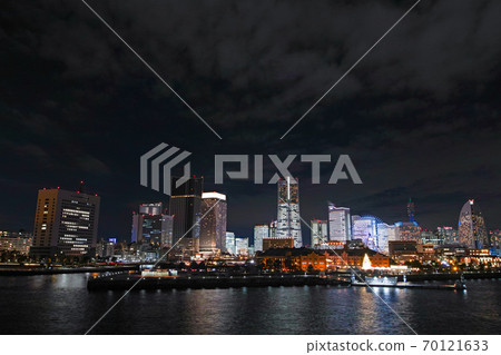 橫濱/港未來21辦公室從大碼頭照亮（TOWERS Milight） 70121633