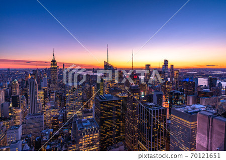 《New York》 Night view of Manhattan skyscrapers 70121651