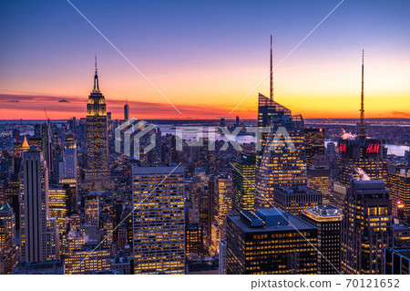 《New York》 Night view of Manhattan skyscrapers 70121652