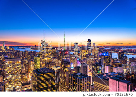 《New York》 Night view of Manhattan skyscrapers 70121670