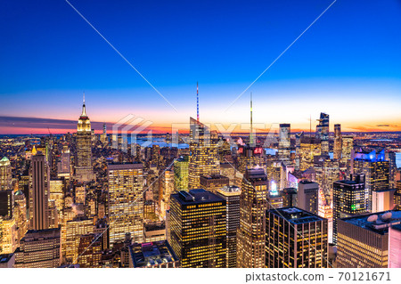 《New York》 Night view of Manhattan skyscrapers 70121671