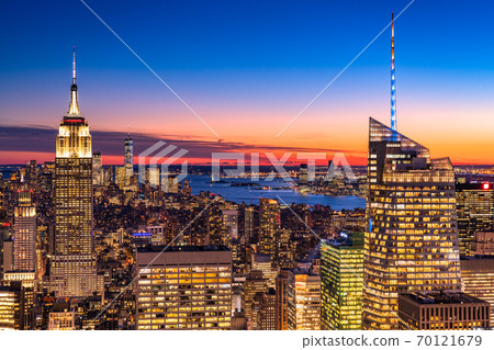 《New York》 Night view of Manhattan skyscrapers 《New York》 Night view of Manhattan skyscrapers 70121679