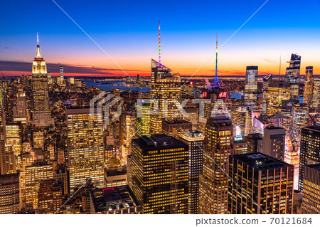 《New York》 Night view of Manhattan skyscrapers 《New York》 Night view of Manhattan skyscrapers 70121684