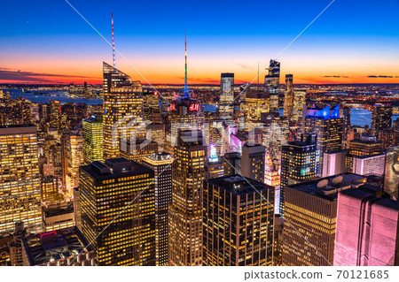 《New York》 Night view of Manhattan skyscrapers 《New York》 Night view of Manhattan skyscrapers 70121685