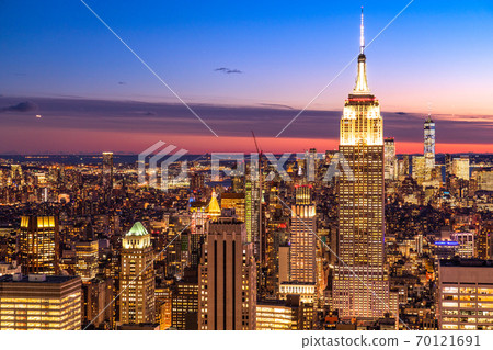《New York》 Night view of Manhattan skyscrapers 《New York》 Night view of Manhattan skyscrapers 70121691