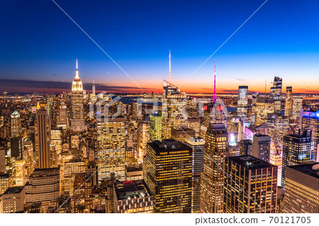 《New York》 Night view of Manhattan skyscrapers 70121705