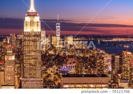 《New York》 Night view of Manhattan skyscrapers 70121706
