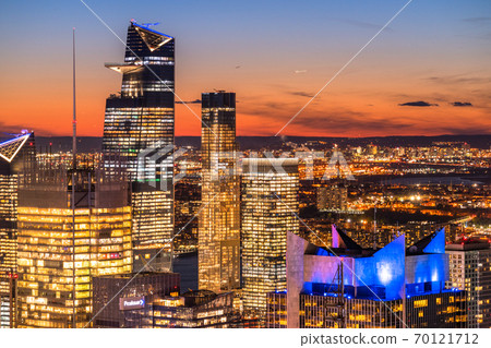 《New York》 Night view of Manhattan skyscrapers 《New York》 Night view of Manhattan skyscrapers 70121712