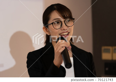 female, females, woman 70121743