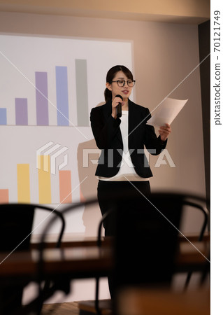 female, females, woman 70121749