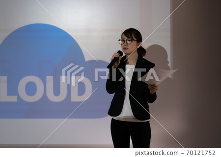 seminar, lecture, female 70121752