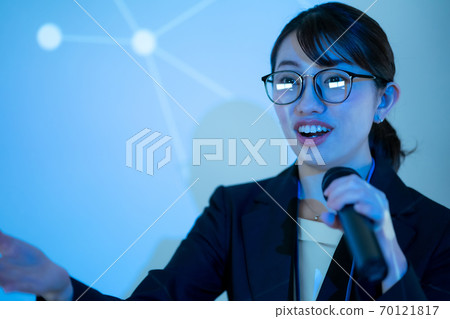 female, females, woman 70121817