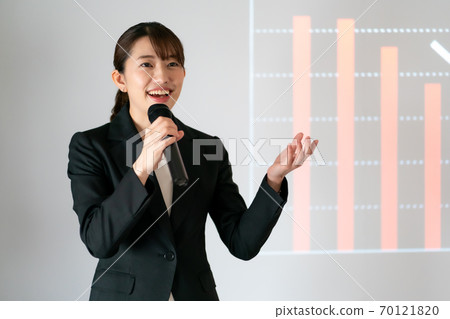 女生 女孩 女性 70121820