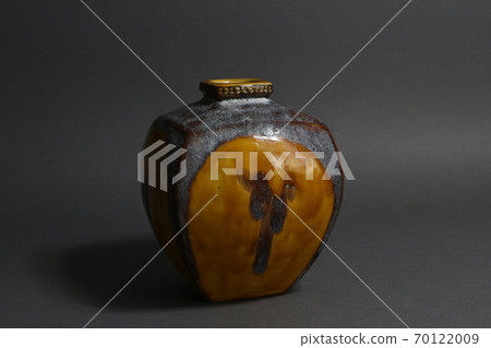 Kutani ware Isokichi Asakura vase antiques Kutani ware Isokichi Asakura vase antiques 70122009