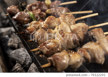 Charcoal-grilled chicken 70122241