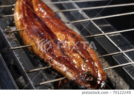 Charcoal-grilled eel 70122249