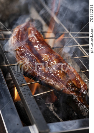 Charcoal-grilled eel 70122251