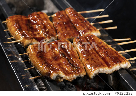 Charcoal-grilled eel 70122252