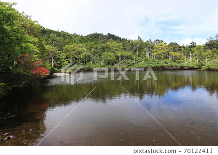 Northern Yatsugatake in early autumn, Kitayokodake, Nanatsuike in silence 70122411