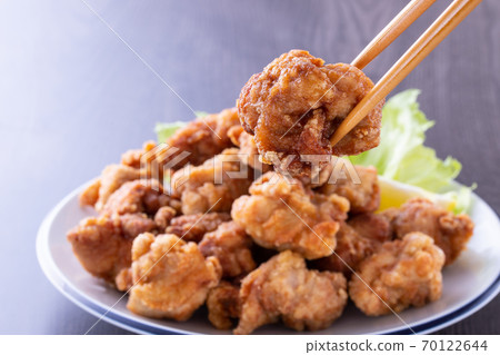 Deep-fried chicken 70122644