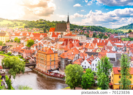 Panoramic view of Cesky Krumlov with St Vitus church in the middle of historical city centre. Cesky Krumlov, Southern Bohemia, Czech Republic Panoramic view of Cesky Krumlov with St Vitus church in the middle of historical city centre. Cesky Krumlov, Southern Bohemia, Czech Republic 70123836