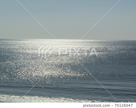 閃閃發光的海面宇佐美海岸 閃閃發光的海面宇佐美海岸 70126047