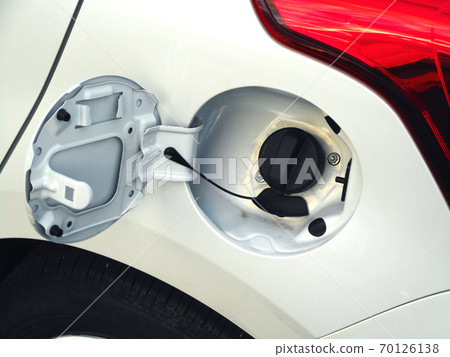 Refueling port with the fuel cap closed Refueling port with the fuel cap closed 70126138