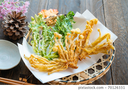 Enoki mushroom tempura Enoki mushroom tempura 70126331