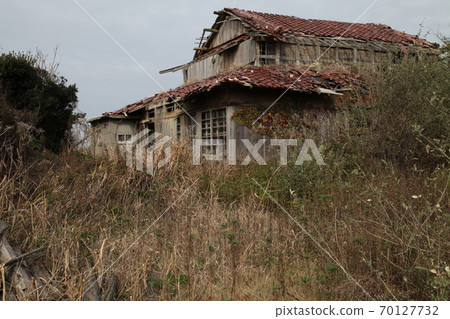 Abandoned house Abandoned house 70127732