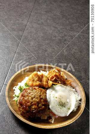 One plate loco moco bowl with fried chicken and napolitan 70130908